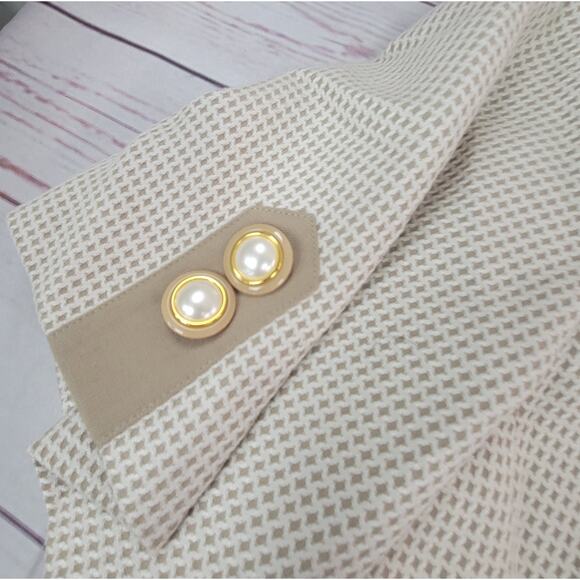 Executive Collection Size 18 Tan Button up Blazer - Picture 7 of 7